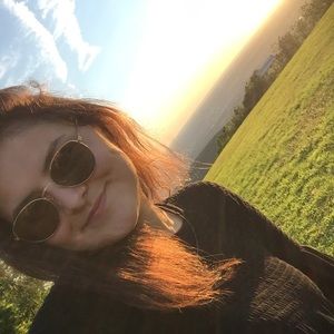 Meet your Posher, Maya